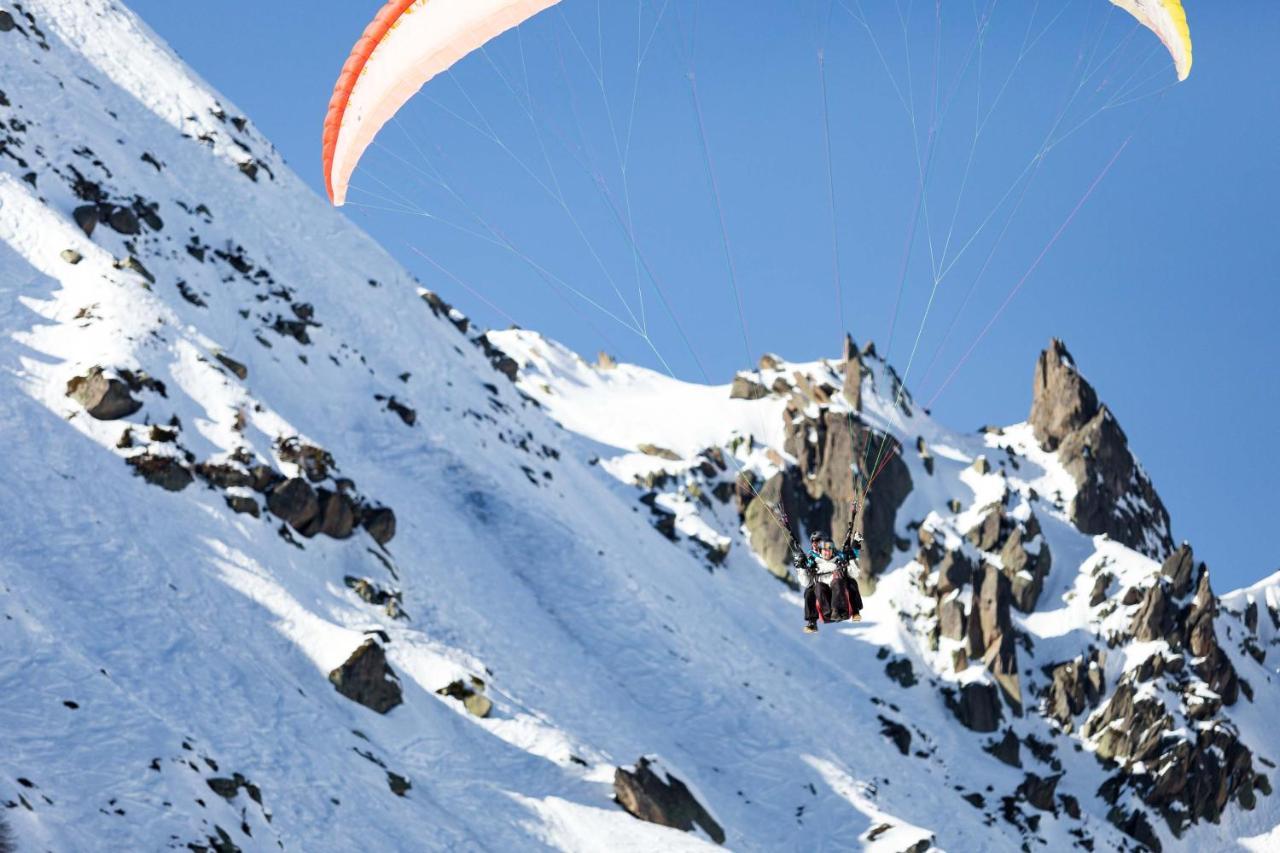 Le Paradis - Year *